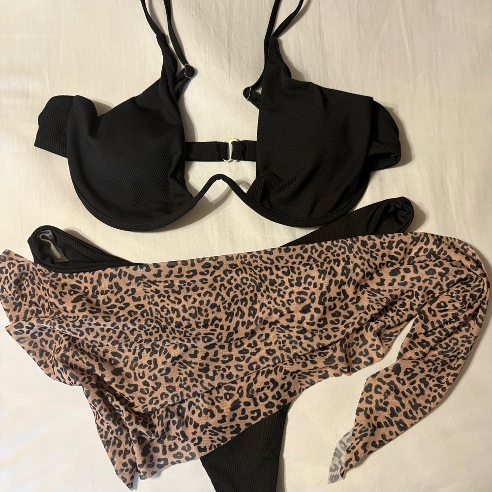 Black Underwire Bikini Top with Leopard-Print Sarong - Women Swim Bikini 3 piece